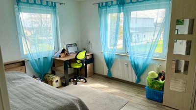Vollständig renovierte Wohnung mit dreieinhalb Zimmern sowie Balkon und EBK in Herrenberg