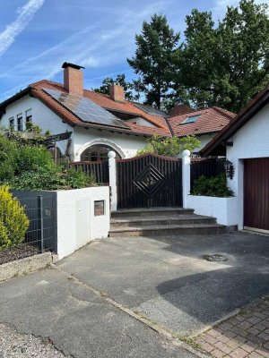 Diskrete Unternehmervilla in Bestlage von Röttenbach