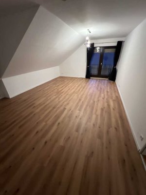 Helle 2-Zimmer-Dachgeschosswohnung mit Einbauküche und Stellplatz in Borken