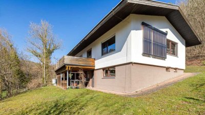 Zuhause im Grünen - großzügiges Haus mit Weitblick und großem Grundstück!