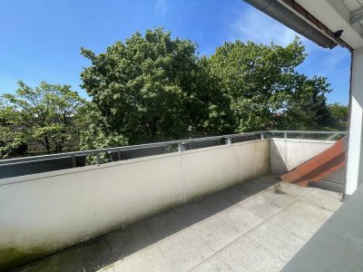 4-Zimmer-Dachgeschosswohnung in ruhigem MFH frei!