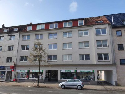 Helle renovierte 3-Zimmer-Wohnung im 2. OG in Geestemünde mit Balkon und Tageslichtbad