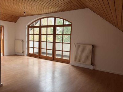 Attraktive und gepflegte 5-Raum-Doppelhaushälfte mit EBK in Mammendorf