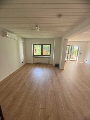 Top-Renovierte, helle und moderne 3-Zimmerwohnung mit Terrasse, Küche und Garten zu vermieten!!