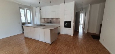 Luxuriöse 3-Zi-Wohnung mit EBK und 2 Balkonen in Frankfurt