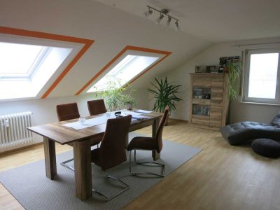 Helle 3 Zi. DG-Wohnung für Einzelperson