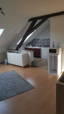 Attraktive, modernisierte 2-Zimmer-Dachgeschosswohnung in Düren