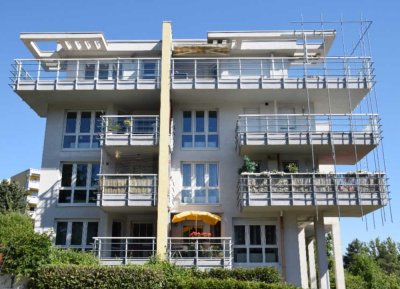 Attraktive 2-Zimmer-Wohnung in Wiesbaden, hell und freundlich mit Einbauküche und Garage