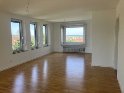 Geschmackvolle, helle, große Wohnung in Höhenlage von Leonberg (Untervermietung möglich)