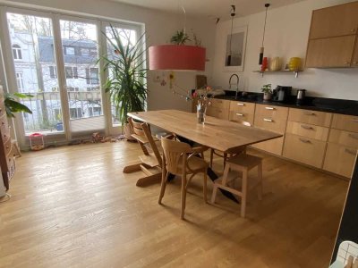 Kernsanierte 4 -Zimmer-Wohnung mit 2 Balkonen und hochwertiger Ausstattung