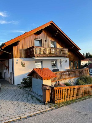 Großzügiges Einfamilienhaus mit Einliegerwohnung und Wintergarten