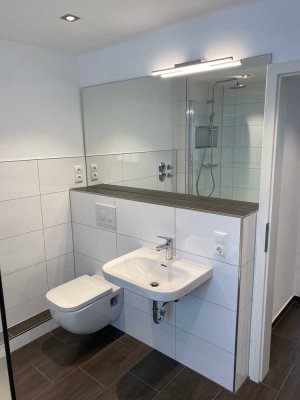 Sehr schöne Top sanierte 2-Zimmer -Wohnung mit Balkon  + Sellplatz