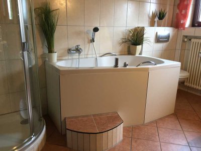 Wohnen im Grünen, helle 4,5-Zimmer-Wohnung in Nürnberg,Südbalkon mit Blick ins Grüne