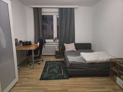 Geräumige 3 Zimmer Wohnung mit Balkon in zentraler Lage!
