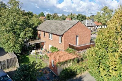 Vielseitig nutzbares Zweifamilienhaus mit großem Potenzial und zentraler Lage