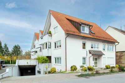 Attraktive Wohnung mit guter Ausstattung. Top gepflegt, Möbel rein und Wohnen.