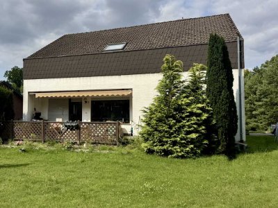 Einfamilienhaus mit Einliegerwohnung und großem Grundstück