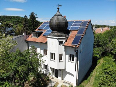 Einzigartige Stadtvilla mit Zwiebelturm und romantischem Garten im Herzen Mödlings