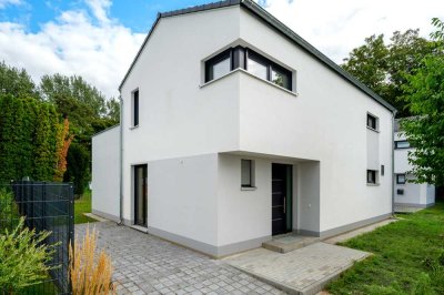 Exklusives Einfamilienhaus mit großer Dachterrasse // provisionsfrei