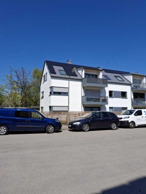 Neubau: Wohnen am Kirchplatz 3-Zimmer-Erdgeschosswohnung mit Garten & TG in München Hadern