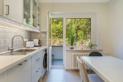 Reserviert: Rarität im Gängeviertel: Helle 2-Zimmer-Altbauwohnung mit Westbalkon zum grünen Innenhof