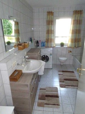 Attraktive 3-Zimmer-EG-Wohnung mit Terrasse und EBK in zentrumsnaher/zentraler Lage Traunstein