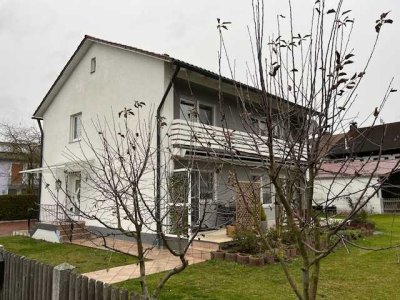 Renoviertes Wohnhaus mit Einbauküche, Garagen und Garten in Niederhausen-Gemeinde Reisbach!