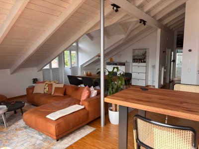 Großartige Dachgeschosswohnung, mit viel Licht und tollem Ausblick, herrlichem Bad.