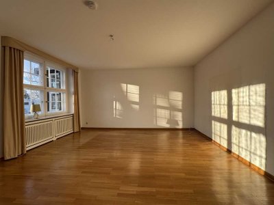 TOLLE SEHR INDIVIDUELLE MAISONETTE-WHG MIT 3 SEP. HOBBYRÄUMEN IN TOLLER, GRÜNER WOHNLAGE FROHNAU