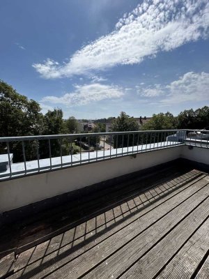 Erstbezug nach Renovierung ~ Geräumige 5-Raum-Maisonette-Wohnung mit Balkon und Einbauküche im DG