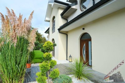 Hochwertiges Ein-/ Zweifamilienhaus mit separater Wohnung - Doppelgarage mit Fußbodenheizung