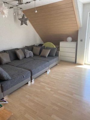 Freundliche und gepflegte 4-Raum-Maisonette-Wohnung mit geh. Innenausstattung mit Balkon und EBK