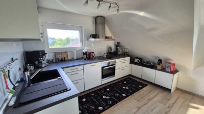 2,5 Zimmer Wohnung + weiteres Zimmer / ausgebauter Dachboden