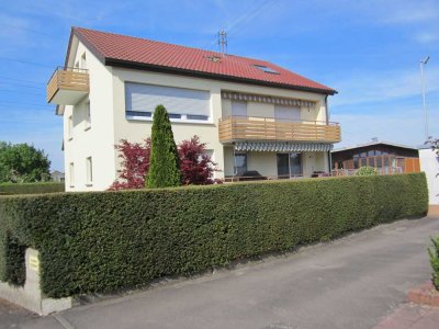 Gepflegtes, sonnenverwöhntes Zweifamilienhaus in ruhiger Lage - Langenau
