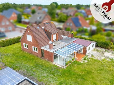 Wohnen mit Komfort: Modernisiertes Einfamilienhaus in zentraler Lage von Moordorf