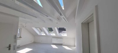 Lichtdurchflutete 2 Zimmer DG Wohnung in Herpersdorf/Worzeldorf