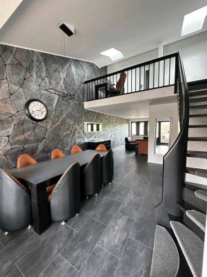 Stilvoll wohnen auf zwei Ebenen: Frisch renovierte 5-Zimmer-Maisonette mit Weitblick, Baden-Baden