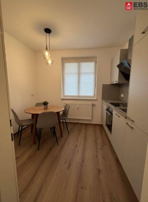 Sanierte 2-Zimmer-Wohnung inkl. Heizung mit eigenem Garten, Aufzug &amp; Parkplatz – ausschließlich für Pensionisten! Verfügbar ab sofort!