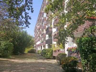 Lichtdurchflutete, schöne Wohnung - super zentral - mit kleinem Balkon, fast am Rand des Grüngürtels