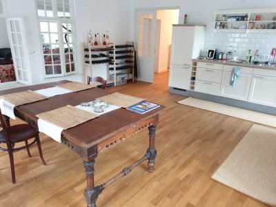 Luxus Loft im Schlösschen mit XXL Küche und Turmzimmer