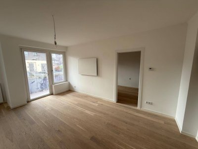 Erstbezug nach Kernsanierung: Hochwertige 2-Zimmer-Wohnung mit Balkon im Zentrum