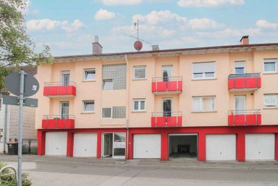 Citylage Böblingen: 2-Zimmer-Wohnung mit Balkon, Garage und großem Renovierungspotenzial!