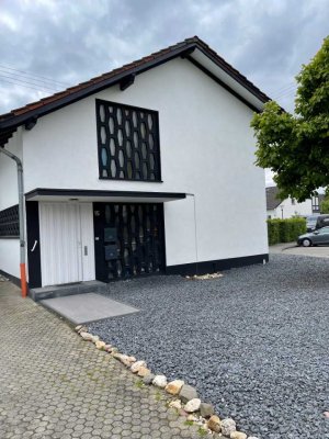 Zeitmiete 1 Jahr, Köln-Esch Dachgeschosswohnung im 2 - Familienhaus
