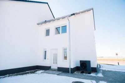 Super Infrastruktur und ruhiges Wohnen - Bezugsfertiges Neubau Reihenendhaus mit Wärmepumpe