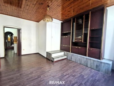 1 Zimmer, renovieren / sanieren in Ruhelage. Ein weiteres im Haus zum Verkauf.