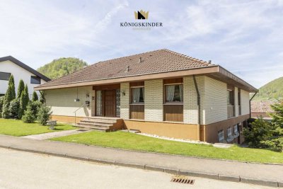 Die Sonne jeden Tag zu Gast - Großzügiges Einfamilienhaus mit Einliegerwohnung, Garten und Garage
