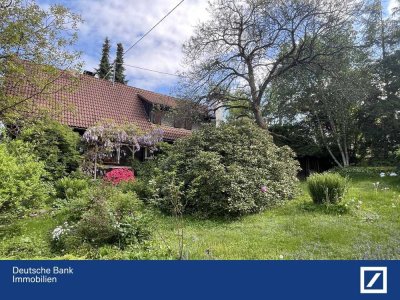Natur pur: Rohdiamant in zentraler Lage -
Gepflegtes Einfamilienhaus