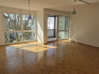 Lebendig wohnen in Wiesbaden: 3-Zimmer-Wohnung mit Balkon