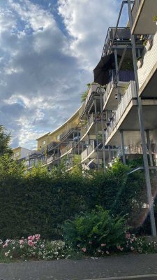 Helle 3 Zimmer Wohnung mit Balkon, Parkett und Garage in guter Lage