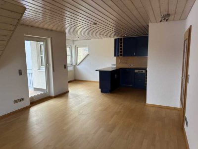 Geschmackvolle 3-Zimmer-DG-Wohnung mit Einbauküche in Mühlacker